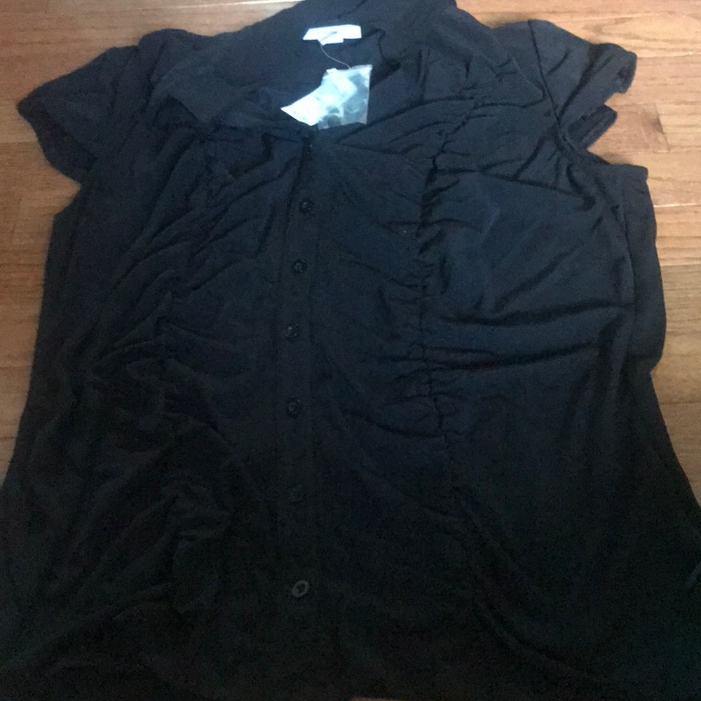 Button up collared short sleeve shirt